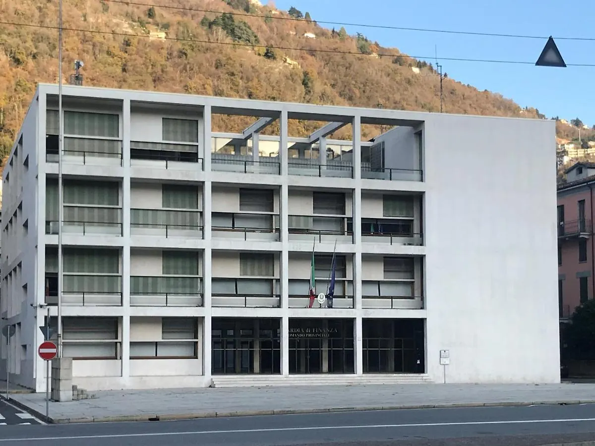 La Corte Di Zizi Τσερνόμπιο Σπίτι διακοπών